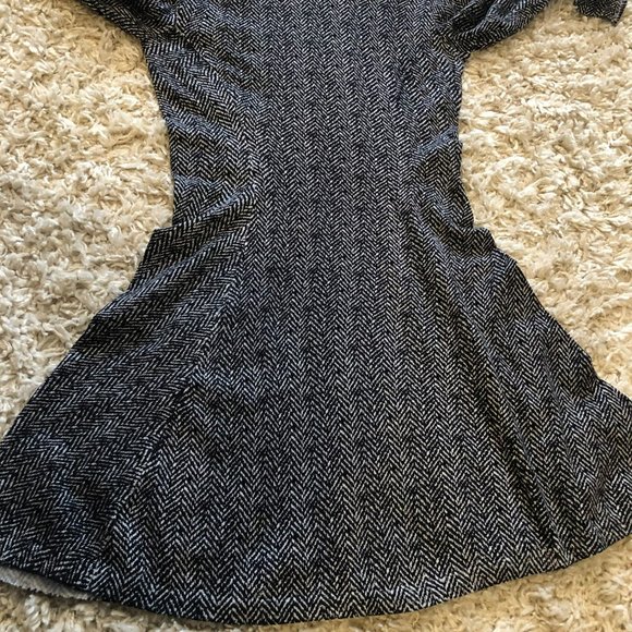 Sz S Michael Kors LS Fit & Flare Black & White Chevron Pattern Dress, Soft Comfo - Picture 6 of 7